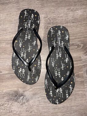 Old Navy Black Skeleton & Star Print Flip Flops